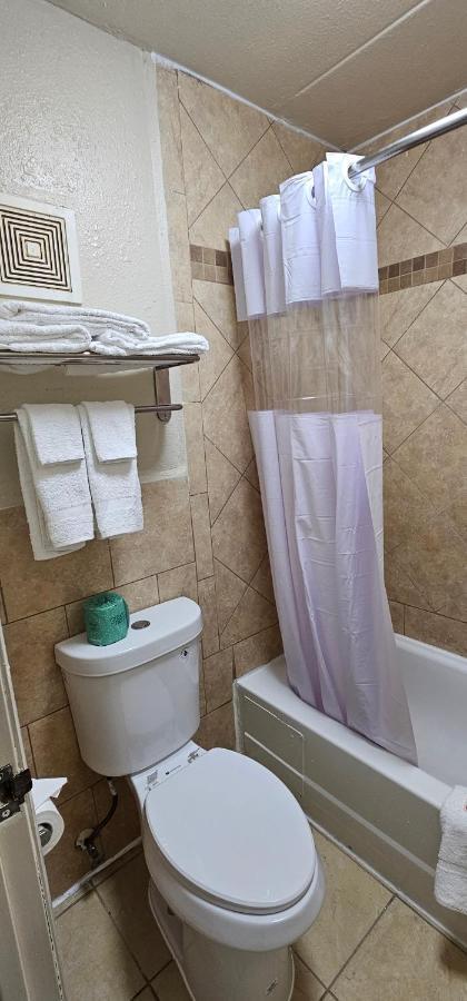 Econo Lodge Charlotte Airport Экстерьер фото