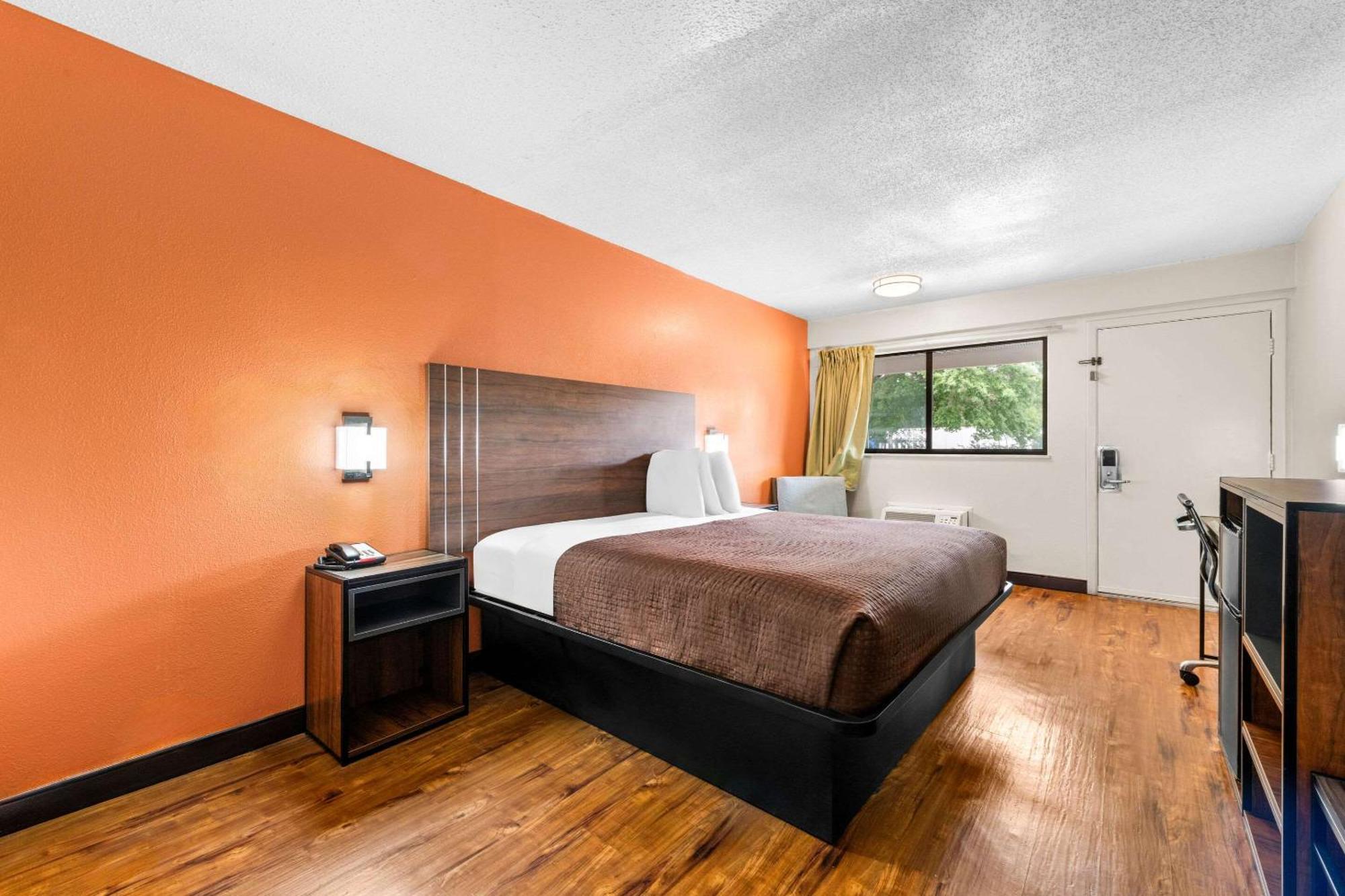 Econo Lodge Charlotte Airport Экстерьер фото
