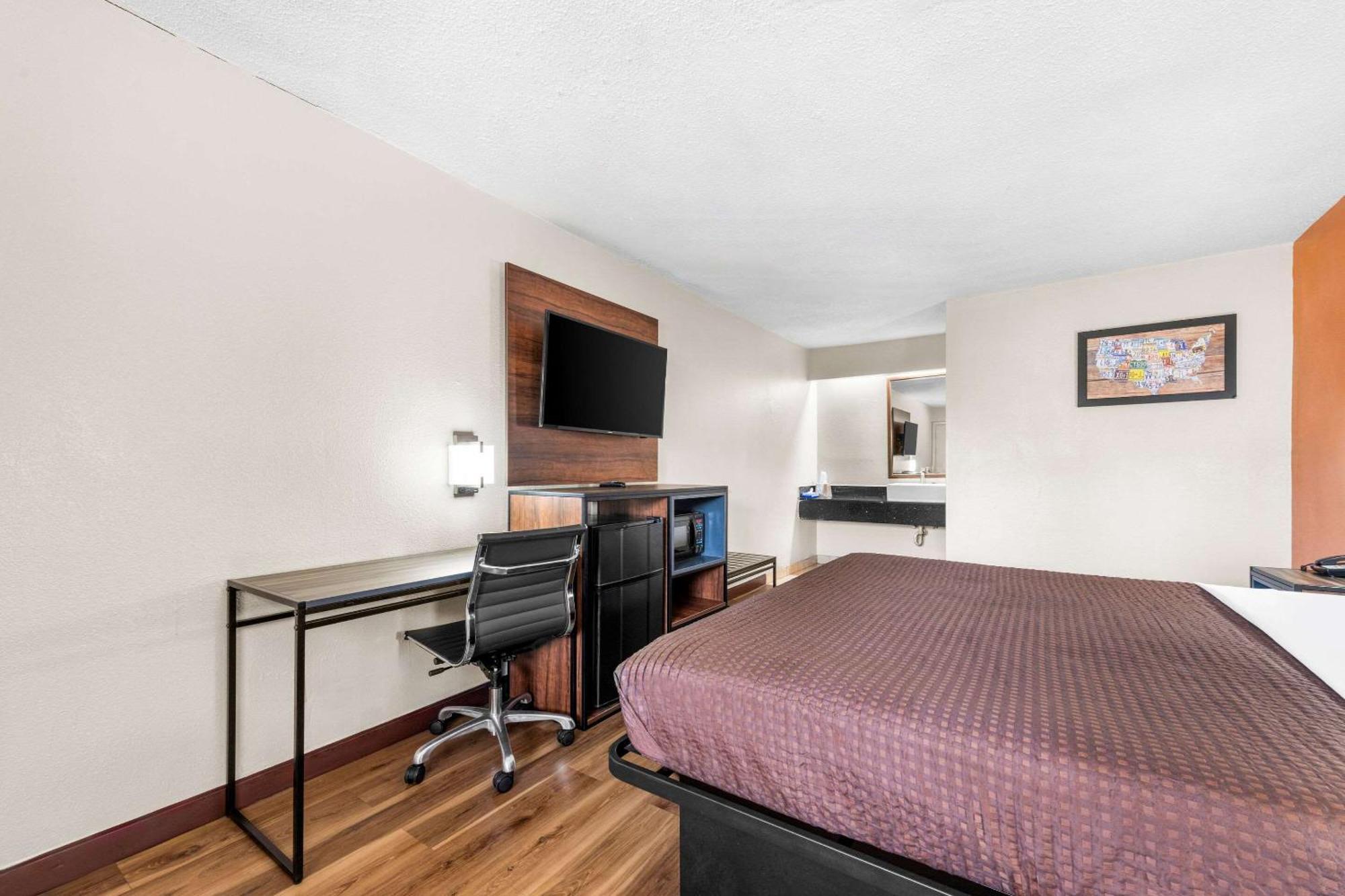 Econo Lodge Charlotte Airport Экстерьер фото