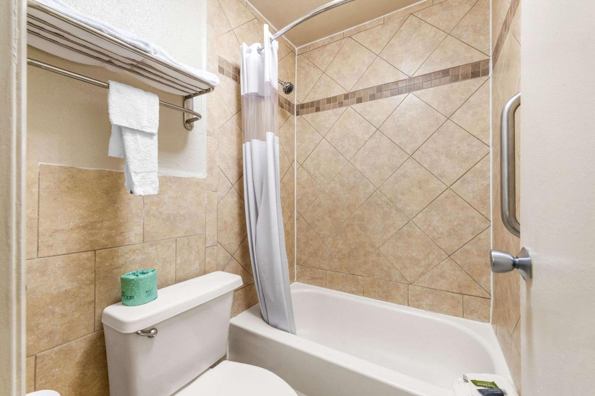 Econo Lodge Charlotte Airport Экстерьер фото