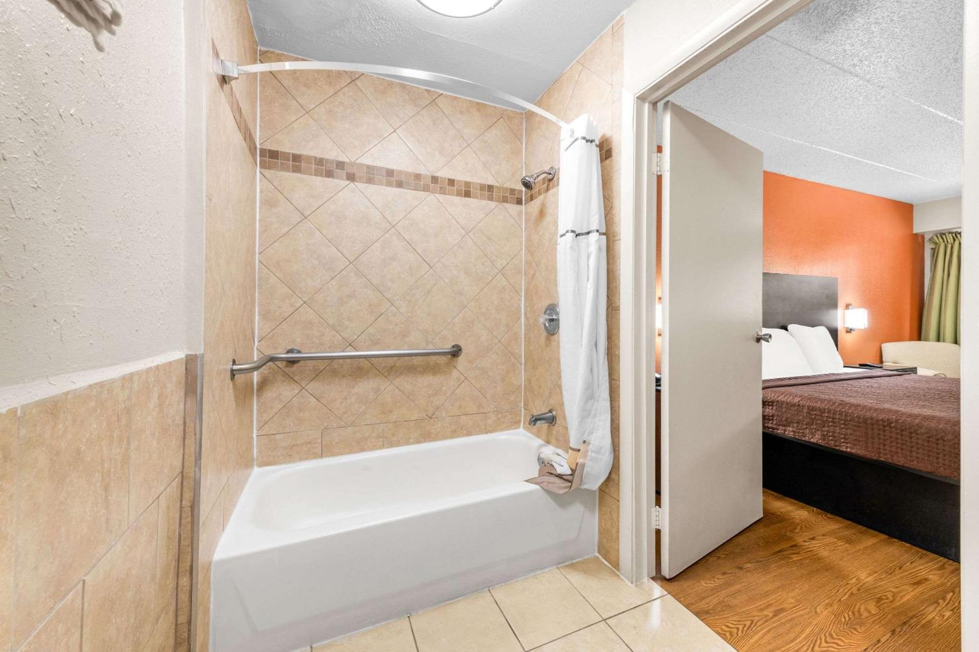 Econo Lodge Charlotte Airport Экстерьер фото