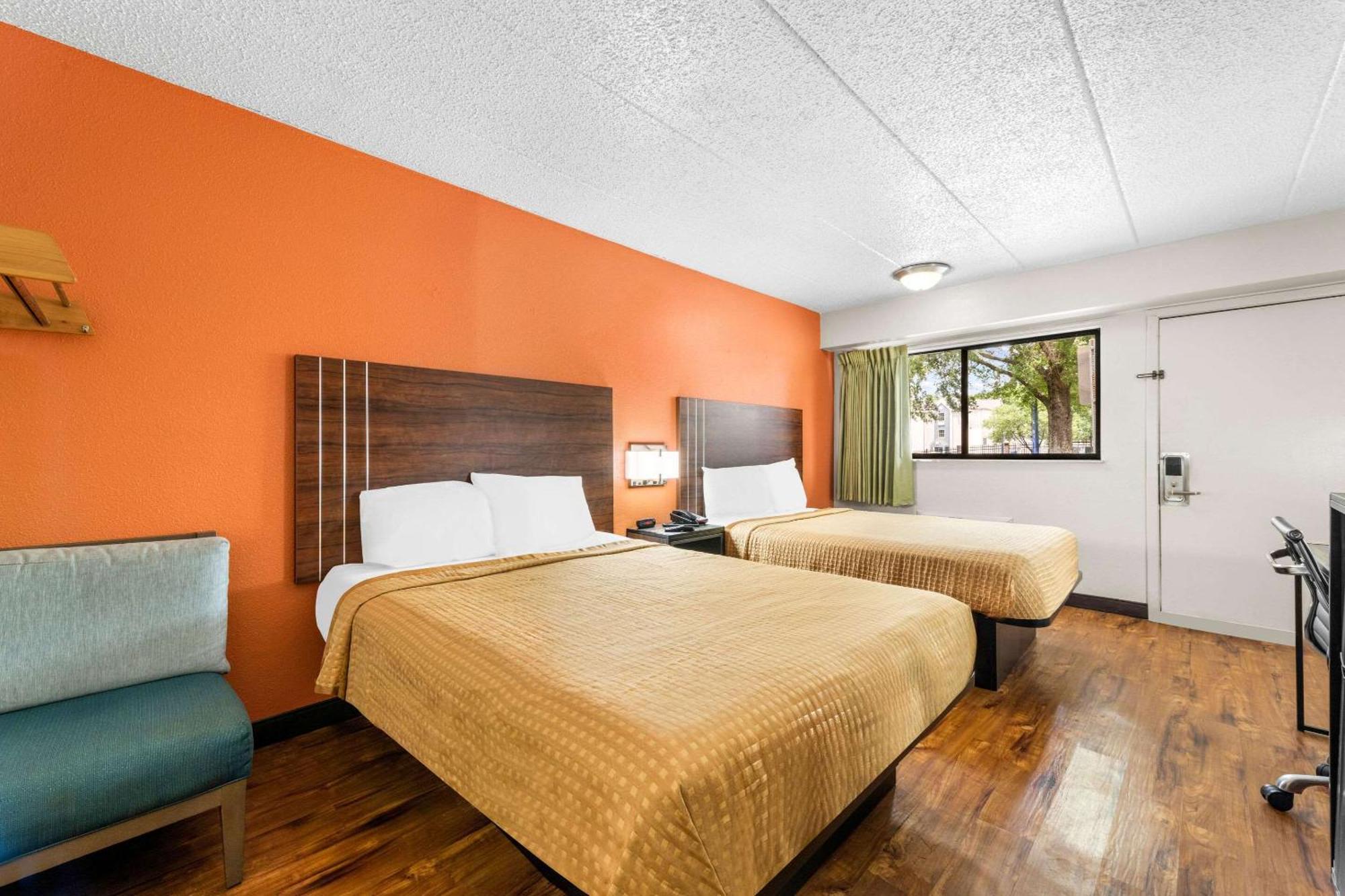 Econo Lodge Charlotte Airport Экстерьер фото