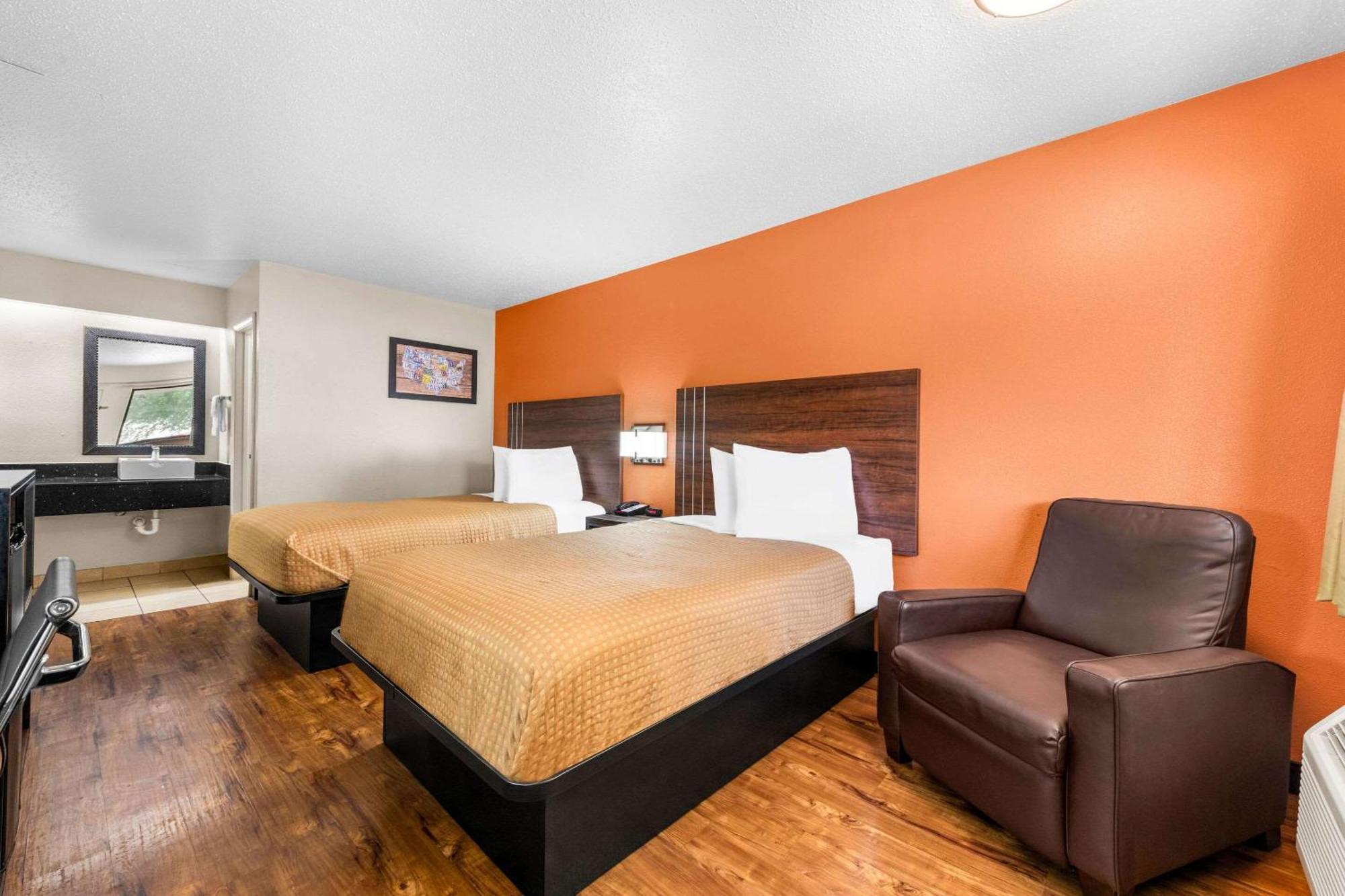 Econo Lodge Charlotte Airport Экстерьер фото