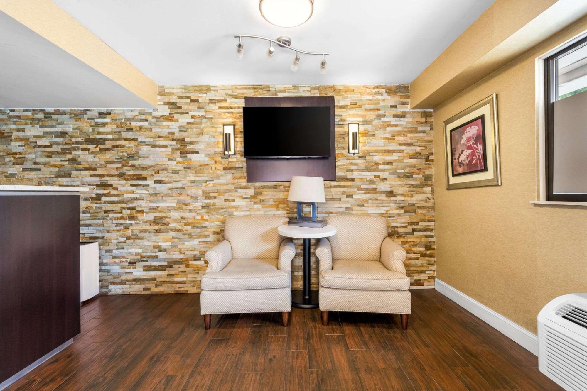 Econo Lodge Charlotte Airport Экстерьер фото